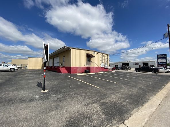 Warehouse with office space For Lease: 1223 Industrial Dr, New Braunfels, TX 78130